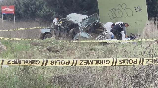 Büyükçekmece'de feci trafik kazası: Otomobil bariyerlere çarptı