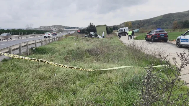 Büyükçekmece'de feci trafik kazası: Otomobil bariyerlere çarptı