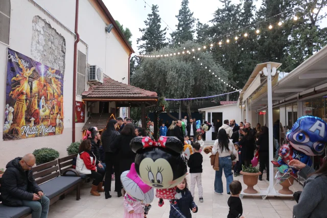 İskenderun Aziz Corc Kilisesi'nde Noel Hediyeleri Dağıtıldı