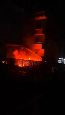 İstanbul Ümraniye'de Korkutan Yangın