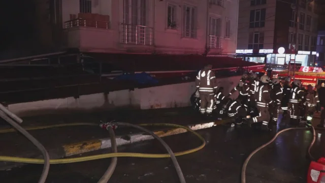 İstanbul Ümraniye'de Korkutan Yangın