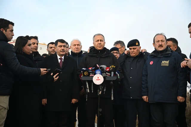 Bakan Yerlikaya: Olay yerinde ses kayıt cihazı ve karakutu bulundu