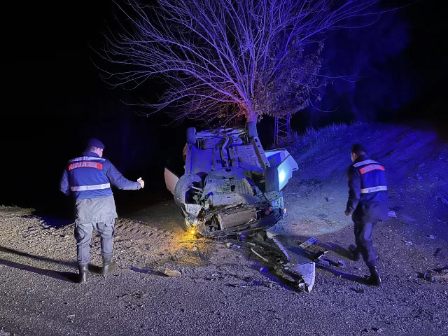 Adıyaman Kahta'da Otomobil Şarampole Yuvarlandı: 3 Kişi Yaralandı