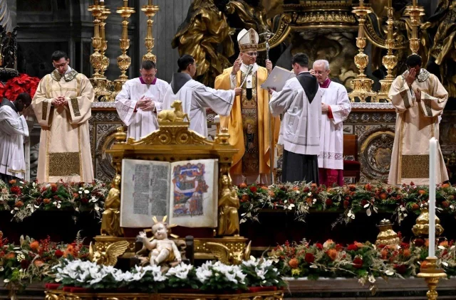 Papa 14'üncü Leo, Vatikan'da ilk Noel ayinini yönetti