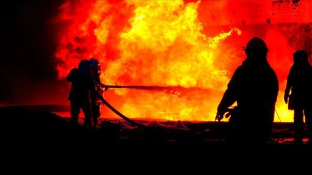Rusya'nın Temryuk Limanı'ndaki petrol deposuna İHA saldırısı: Yangın çıktı