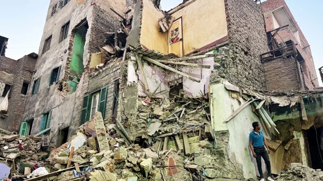 Mısır'da korku dolu anlar! 5 katlı bina çöktü: Çok sayıda can kaybı var 