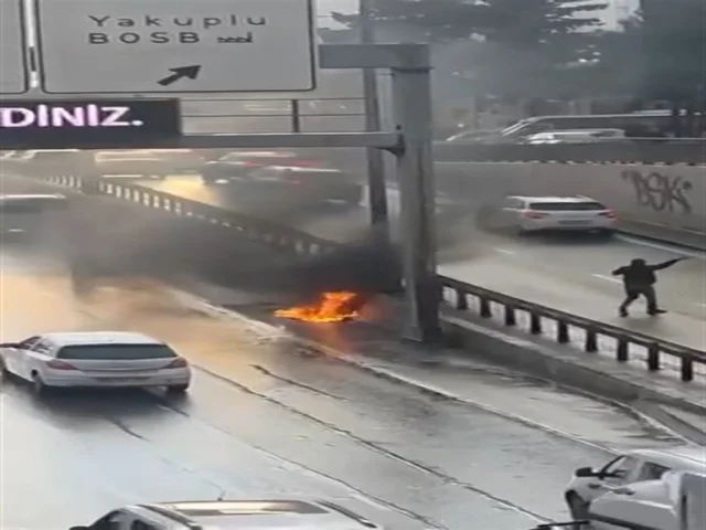 Beylikdüzü'nde motosiklet yangını paniğe neden oldu