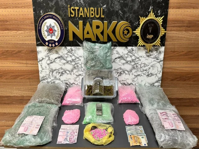 Pendik'te uyuşturucu operasyonu: Binlerce hap ele geçirildi