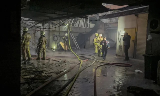 Fatih'te bir otoparkta çıkan yangın söndürüldü