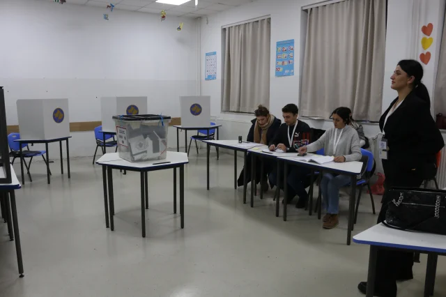 Kosova'da Erken Genel Seçim Tamamlandı: Sandıklar Kapandı, Sayım Başladı