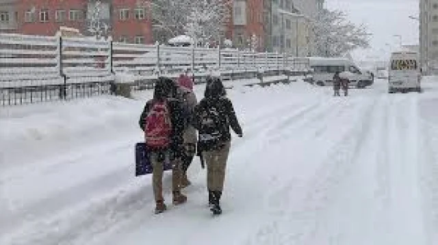 Diyarbakır'da eğitime kar engeli