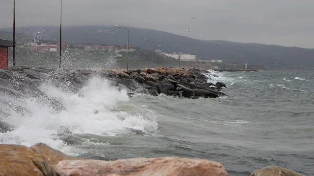 İstanbul Valiliği Marmara Denizi için fırtına uyarısında bulundu