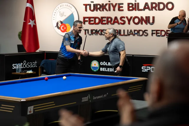 3 Bant Bilardo'da Sezonun Şampiyonu Tolgahan Kiraz