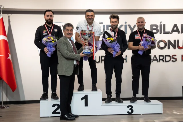 3 Bant Bilardo'da Sezonun Şampiyonu Tolgahan Kiraz
