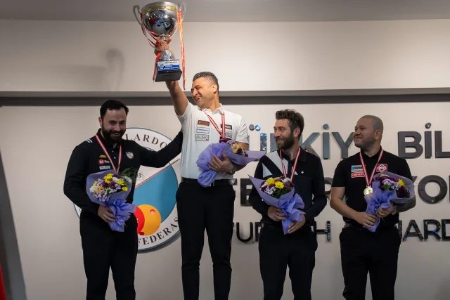 3 Bant Bilardo'da Sezonun Şampiyonu Tolgahan Kiraz
