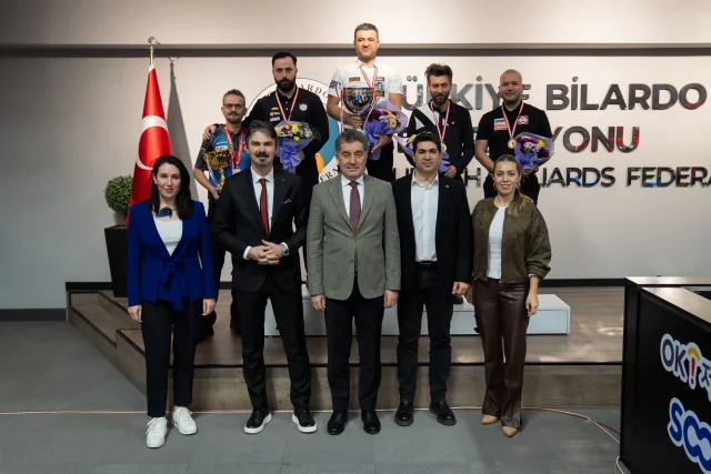 3 Bant Bilardo'da Sezonun Şampiyonu Tolgahan Kiraz