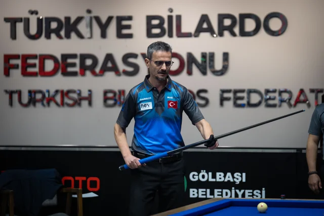 3 Bant Bilardo'da Sezonun Şampiyonu Tolgahan Kiraz