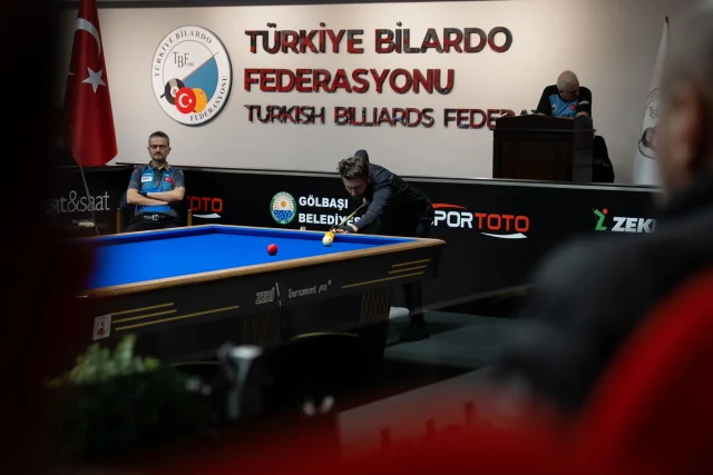 3 Bant Bilardo'da Sezonun Şampiyonu Tolgahan Kiraz
