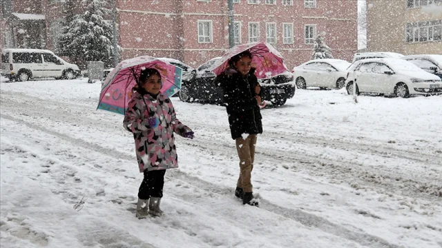 Bitlis'te Eğitime Kar Engeli