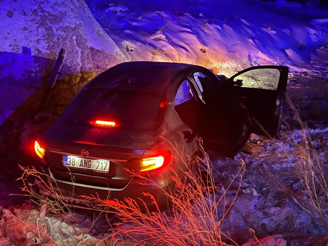 Gizli Buzlanma Faciası: Nevşehir'de Bir Otomobil Tarlaya Uçtu