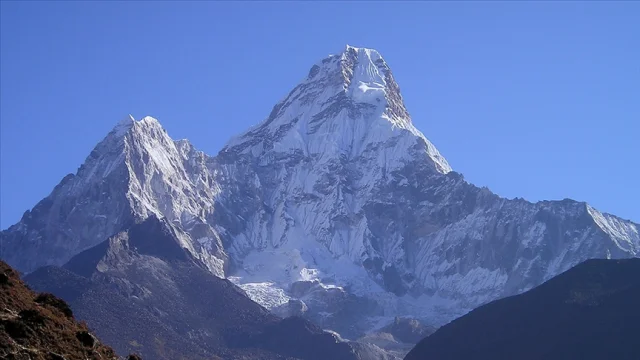 Everest'te çöp krizi: Nepal 4 bin dolarlık depozito sistemini kaldırıyor