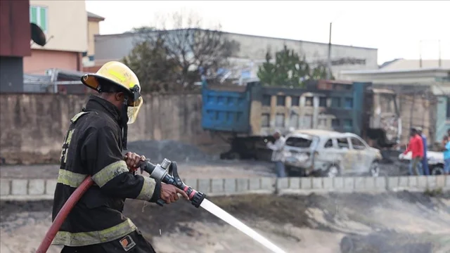 Nijerya'da 25 katlı binada yangın: 5 ölü