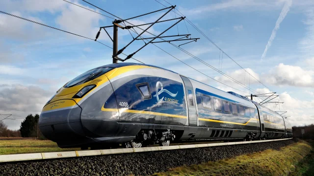 Eurostar Seferleri Durduruldu: Avrupa'nın Önemli Hatlarında Ulaşım Askıya Alındı