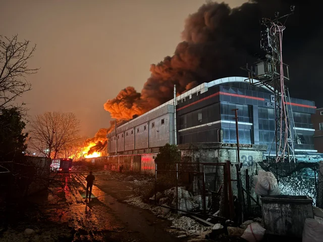 Esenyurt'ta Kahve Fabrikasında Yangın Paniği
