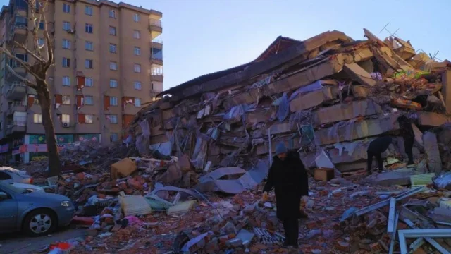 Depremde 152 kişiye mezar olan Palmiye Sitesi için 3 kamu görevlisine dava! 