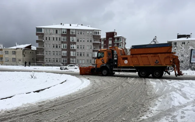 Sinop'ta Kar Yağışı Trafiği Olumsuz Etkiledi