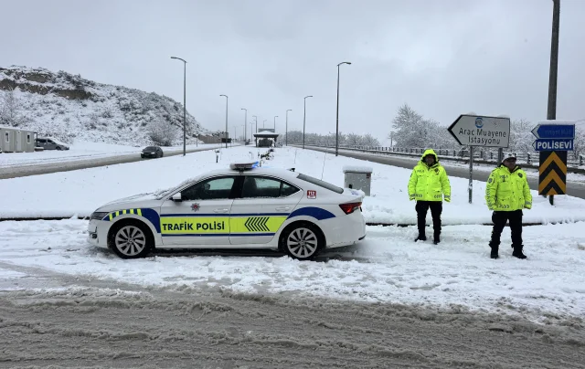 Sinop'ta Kar Yağışı Trafiği Olumsuz Etkiledi