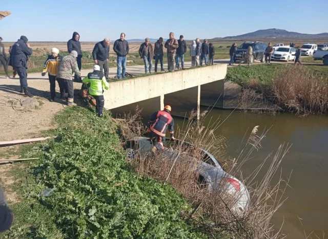 Edirne'de Acı Kaza Otomobil Sulama Kanalına Devrildi