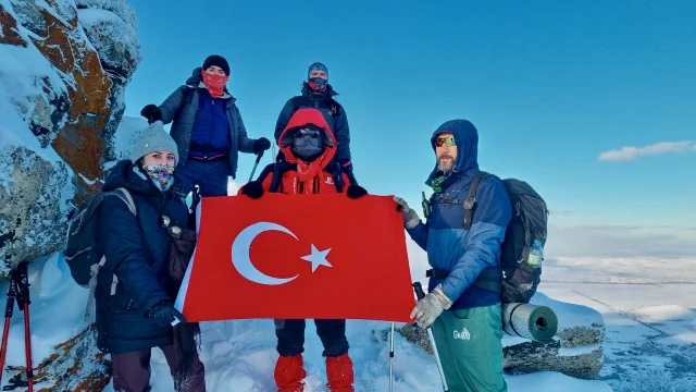 Kırşehirli Dağcılar 2026’nın İlk Zirve Tırmanışını