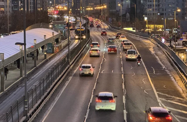 İstanbul'da Bu Kez Cuma Trafiği Yok! Kar Tatili Yolları Boşalttı