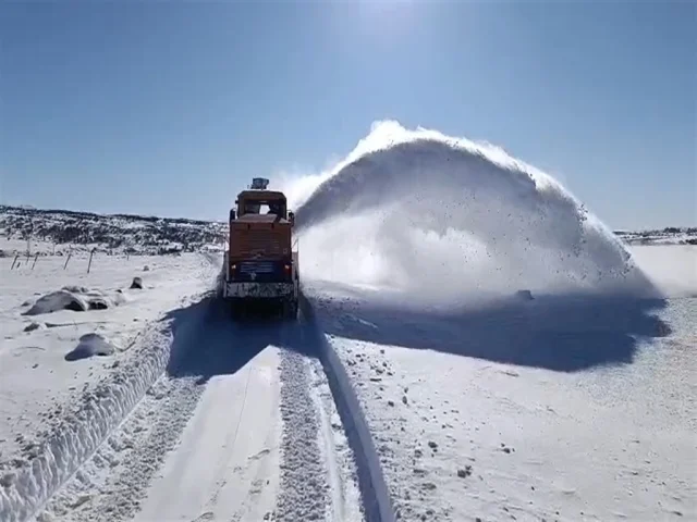 Elazığ'da kar nedeniyle kapanan köy yolları için seferberlik