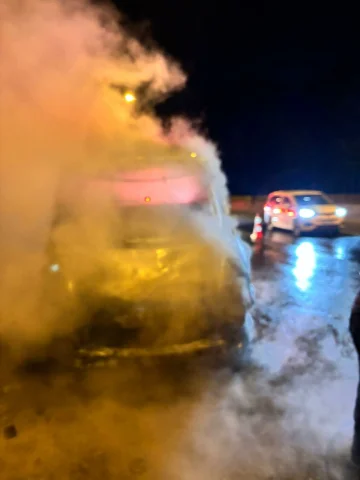 Adana Pozantı’da Seyir Halindeki Çekici Alev Aldı