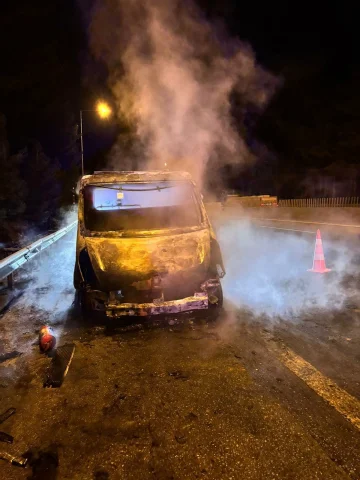 Adana Pozantı’da Seyir Halindeki Çekici Alev Aldı