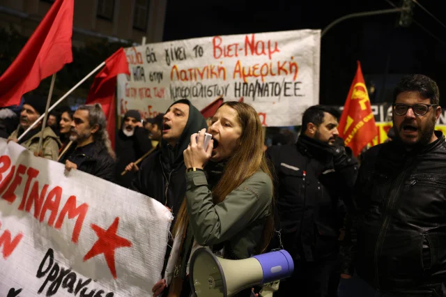 Atina'da ABD'nin Venezuela'ya Yönelik Saldırısına Protesto