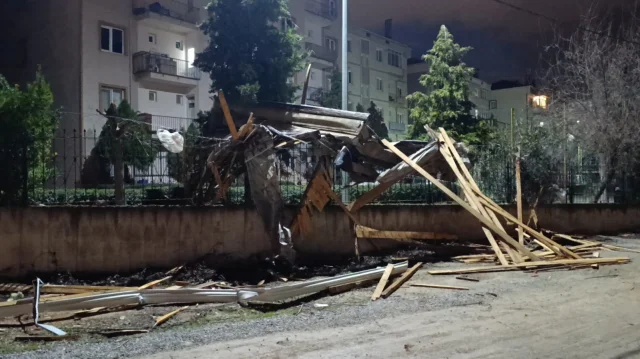 Bursa İnegöl’de Kuvvetli Lodos Çatıları Uçurdu