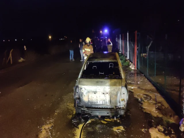Manisa'da seyir halindeki otomobil alevlere teslim oldu