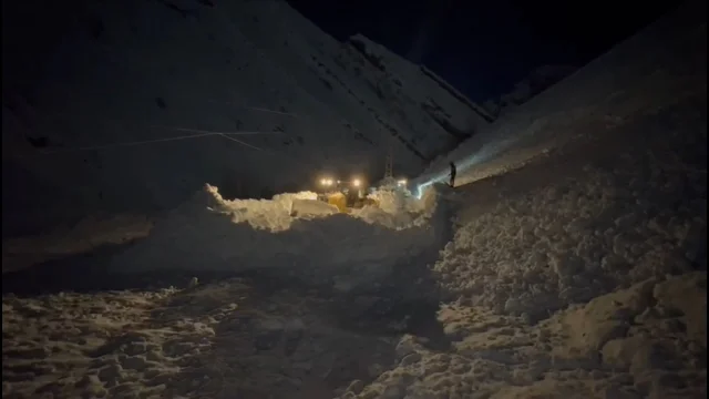 Şırnak'ta Çığ Alarmı: Beytüşşebap'ta Yol Ulaşıma Kapandı