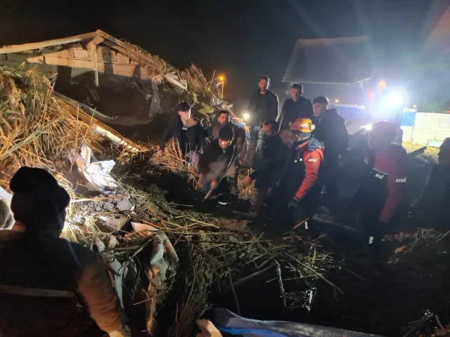Aksaray’da Ahır Faciası: 12 Küçükbaş Hayvan Enkaz Altında Kaldı