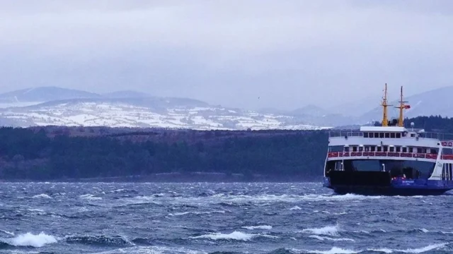 Gökçeada ve Bozcaada'da fırtına uyarısı! Feribot seferleri iptal edildi