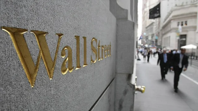 Wall Street Rekorların Ardından Günü Karışık Seyirle Açtı
