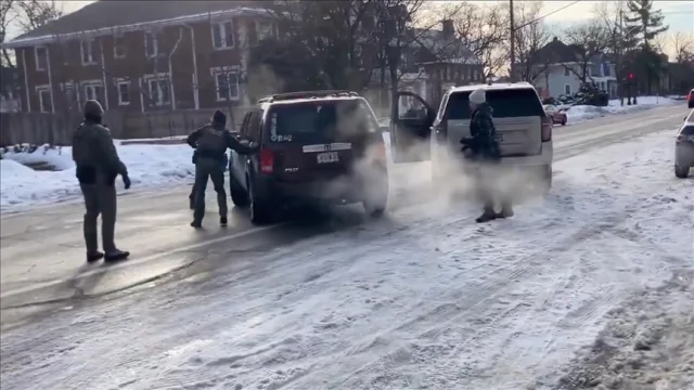 ABD'de ICE polisleri göçmen operasyonunda kadını vurdu