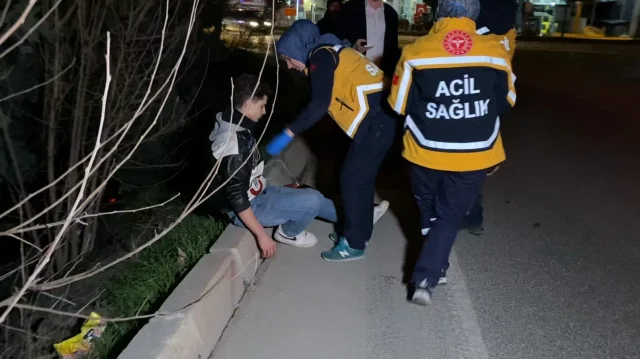 Bursa'da Gece Yarısı Kaza: Otomobil AVM Bahçesine Savruldu