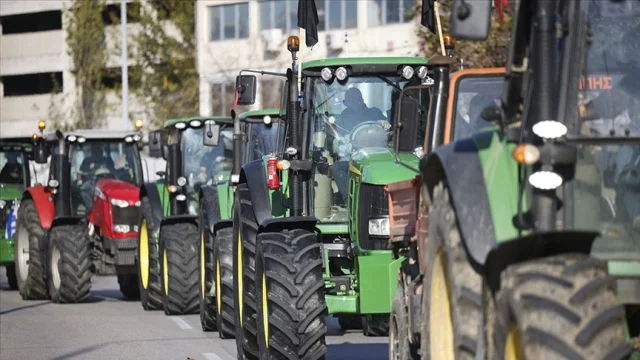 Yunanistan'da Çiftçiler 48 saatlik Yol Kapatma Eylemi Yapıyor