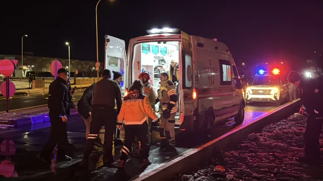 Kütahya'da Aynı Kavşakta Yarım Saat Arayla İki Ayrı Kaza Yaşandı
