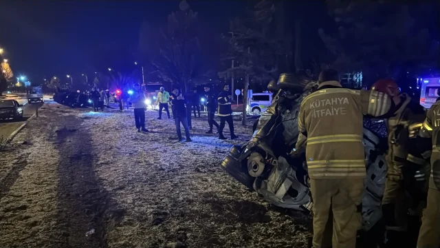 Kütahya'da Aynı Kavşakta Yarım Saat Arayla İki Ayrı Kaza Yaşandı