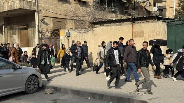 Suriye ordusu, YPG/SDG unsurlarının sıkıştığı mahalledeki sivillerin tahliyesi için koridor açacak